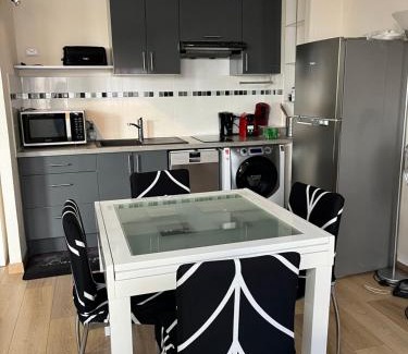 Cœur de Ville Apartment | Chic studio Courbevoie Paris