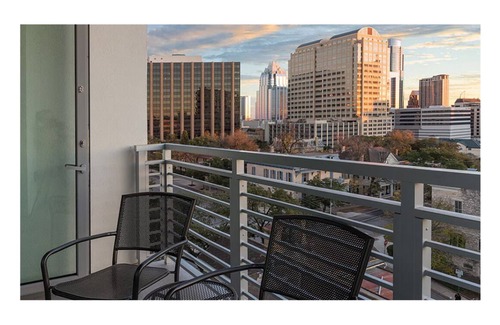 Civic District Apartment | Chic Studio Deluxe Hotel Suite in the Heart of Austin