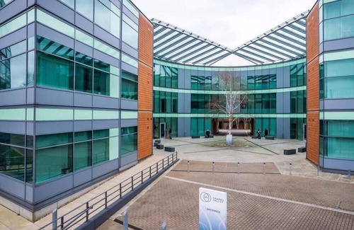 Bracknell Apartment | Chic Studio in Bracknell at convenient location-free parking