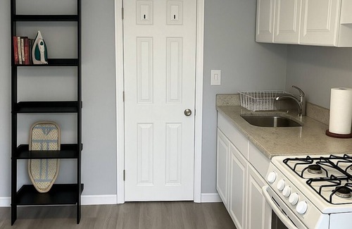 Chicago Apartment | Chic Studio with WiFi and AC in Beautiful Chicago