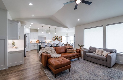 Kimberly House | Chic & Stylish/King bd/Fireplace