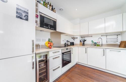 Highbury West Apartment | Chic Sun-Filled 1 BDR Apt with Private Terrace