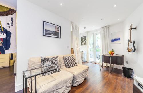 Highbury West Apartment | Chic Sun-Filled 1 BDR Apt with Private Terrace