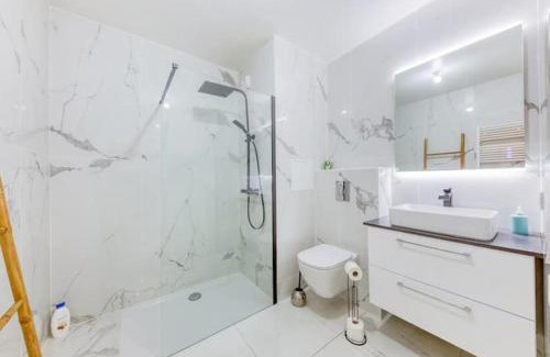 Petit-Colombes Apartment | Chic T2 with Jacuzzi near Paris
