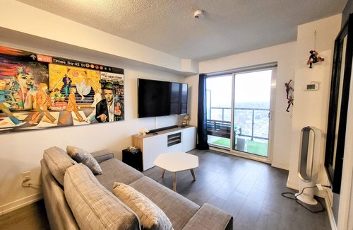 Wallace Emerson Condo | Chic Toronto Apartment With Balcony, Parking & Gym