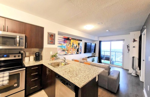 Wallace Emerson Condo | Chic Toronto Apartment With Balcony, Parking & Gym