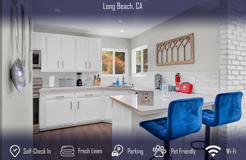 Circle Area House | Chic Townhome Private Pool Sleeps 8+