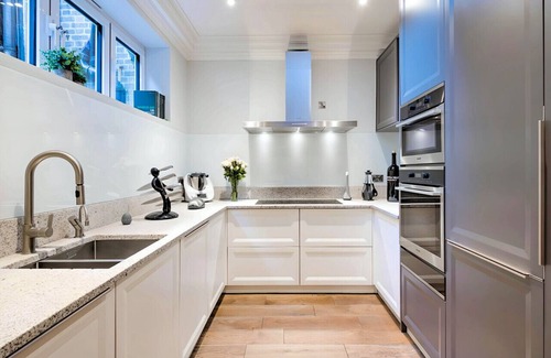 London City Centre House | Chic Townhouse in Trafalgar Sq & Covent Garden