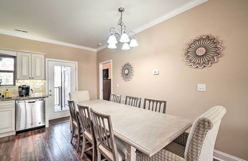Townsend Condo | Chic Townsend Condo w/Saltwater Pool!