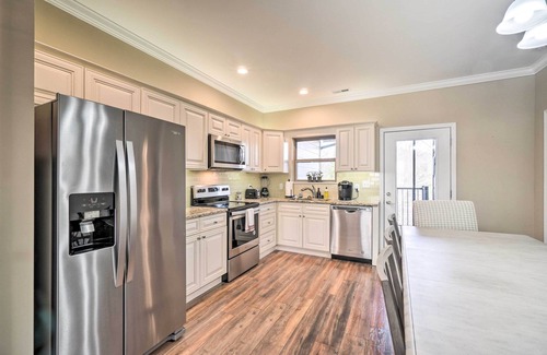 Townsend Condo | Chic Townsend Condo w/Saltwater Pool!