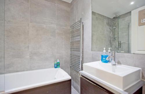 Kensington Apartment | Chic & Trendy 1BR Flat in Prime Location