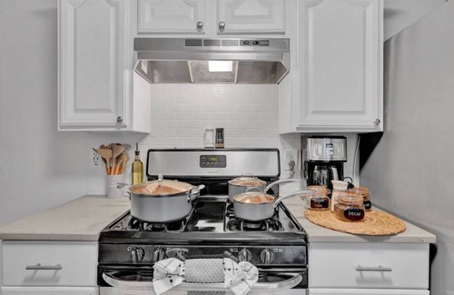 Downtown Historic District House | Chic Urban Oasis: Meets Comfort