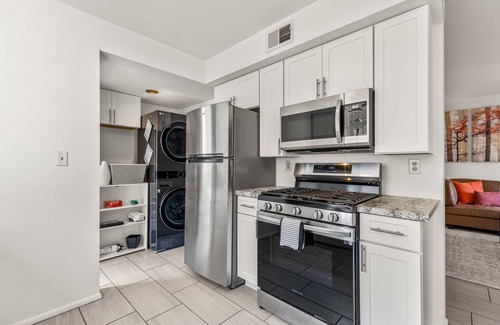 Flagstaff House | Chic Urban Retreat - Downtown & Parking - Sleeps 4