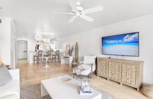 Central Beach Condo | Chic Vero Beach Condo