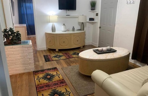 Memphis House | Chic Very Large Home Near Downtown Beale Street
