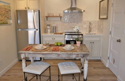 Downtown Santa Fe Apartment | Chic View Loft at Historic Plaza - Spacious 470 Sq Ft