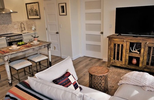 Downtown Santa Fe Apartment | Chic View Loft at Historic Plaza - Spacious 470 Sq Ft