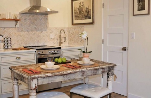 Downtown Santa Fe Apartment | Chic View Loft at Historic Plaza - Spacious 470 Sq Ft