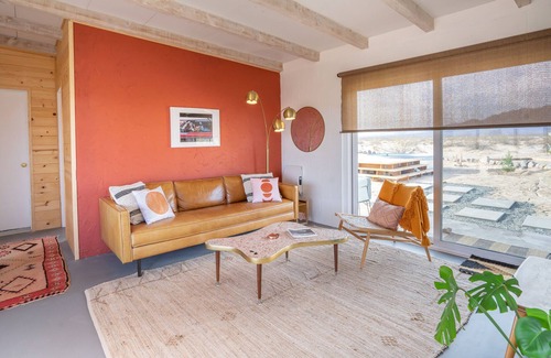 Wonder Valley House | Chic View Retreat by Joshua Tree Park. Pool w JET