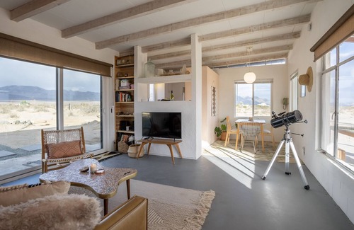Wonder Valley House | Chic View Retreat by Joshua Tree Park. Pool w JET