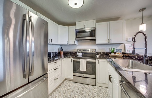 Waikoloa Condo | Chic Waikoloa Condo w/Lanai + Complex Pools!