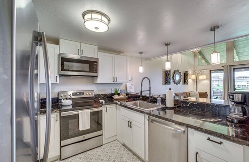 Waikoloa Condo | Chic Waikoloa Condo w/Lanai + Complex Pools!
