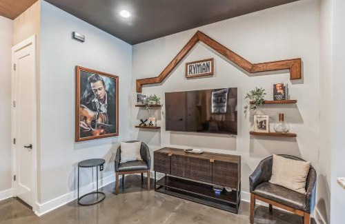 West End House | Chic West End Loft Right Next Door to Vanderbilt
