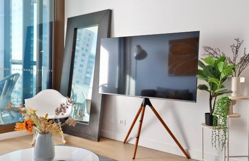 Chinatown Apartment | Chic Zenith Retreat -Vista丨Skylight丨Parking