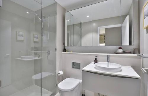 Chinatown Apartment | Chic Zenith Retreat -Vista丨Skylight丨Parking