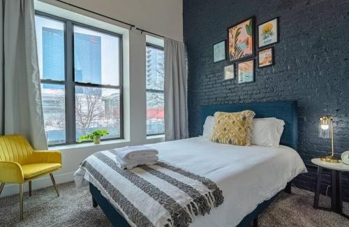 Near South Side Apartment | Chicago 2BR City Escape with Optional Parking Near McCormick Place, Navy Pier, Shedd Aquarium, and Millennium Park