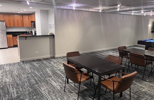Downtown Chicago Condo | Chicago Cityview Chic II Gold Coast/River North