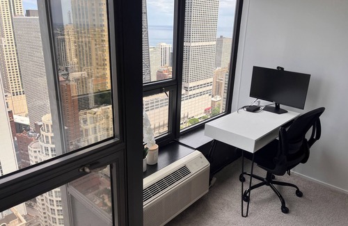 Downtown Chicago Condo | Chicago Cityview Chic II Gold Coast/River North