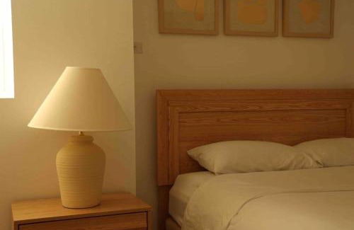 Rogers Park Apartment | Chicago North Shore Hideaway