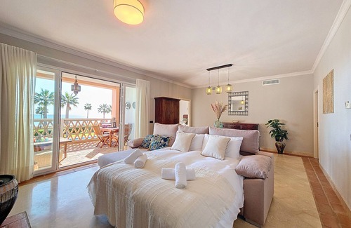 Bahia de Casares Apartment | ChicFlat Perla Bahía Casares Costa