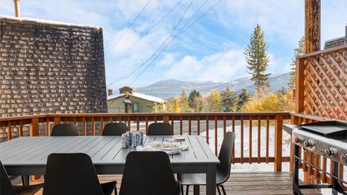 Tahoe Woods Apartment | Chickaree Chickadee Buyout by AvantStay 2 Sister Cabins