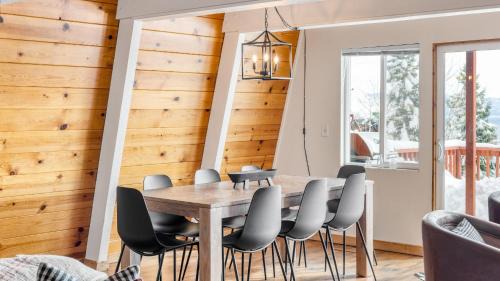 Tahoe Woods Apartment | Chickaree Chickadee Buyout by AvantStay 2 Sister Cabins