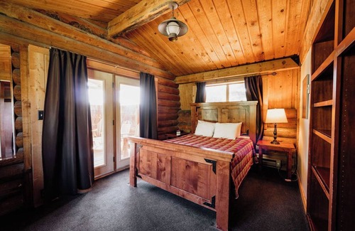 Livingston Hotel | Chico Hot Springs Resort & Day Spa