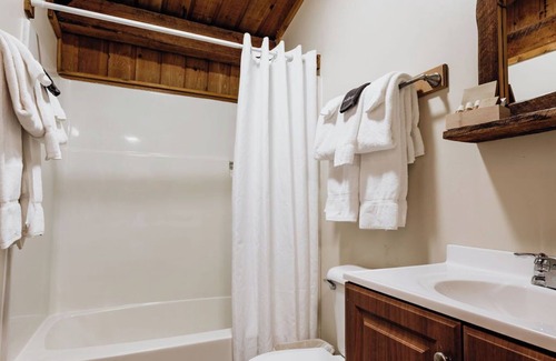Livingston Hotel | Chico Hot Springs Resort & Day Spa