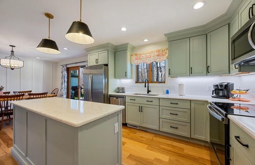 Baileys Harbor House | Chicory Cottage: Game Room, Fireplace & Screened Porch - Walk to Kangaroo Lake!