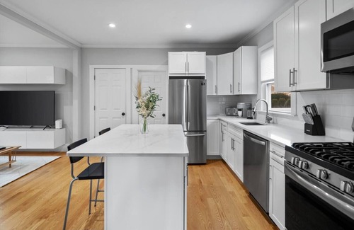 Medford House | ChicStylish Near Tufts/Boston 1BR w/SitStand Desk