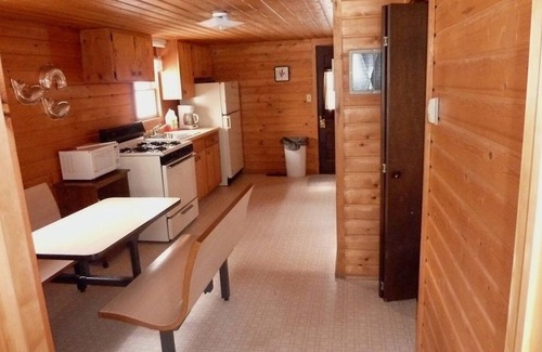 Hunter Cabin | Chief Lake Lodge Cabin #2