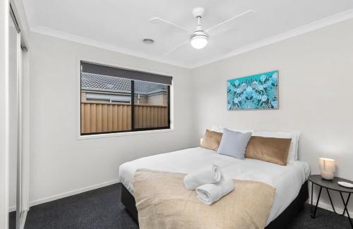 Delacombe Apartment | Chifley Place - Cool Suburban Crib!