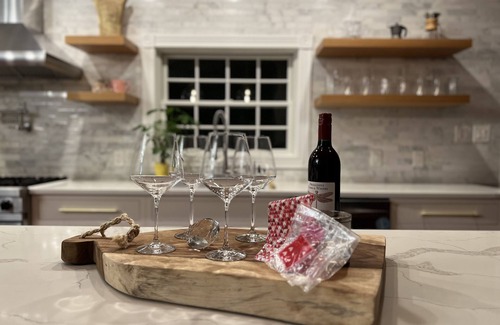Fairfield House | Chilax with family in modern colonial Cul de sac near university