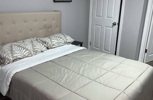 Newark Apartment | Chill and Recharge: Cozy Room F