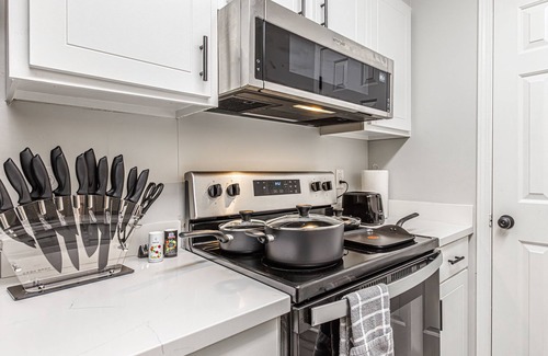 Flowood House | Chill in Brandon at This Newly Renovated Townhome
