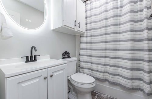 Flowood House | Chill in Brandon at This Newly Renovated Townhome