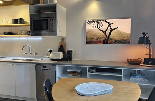 Thredbo Cabin | CHILL-OUT * Stay on snow in winter or enjoy a cosy alpine escape in summer!