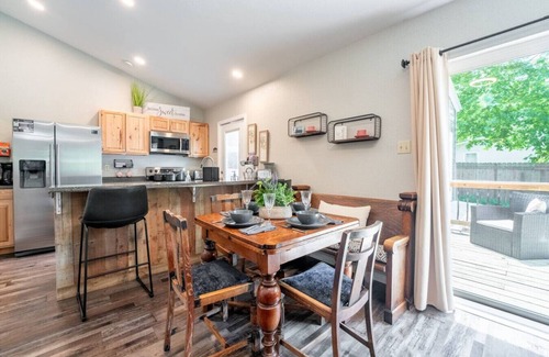 Reeds Spring House | Chill with family and friends at Karla's Cottage