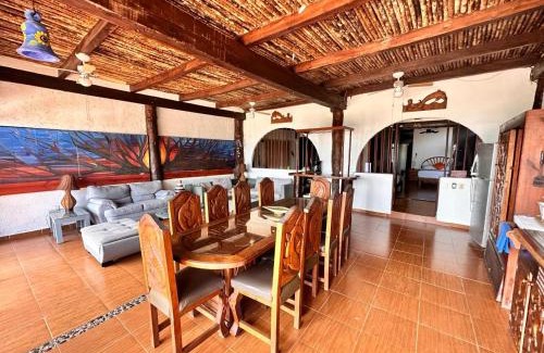 Zona Hotelera House | Chillaxing Beach Front House