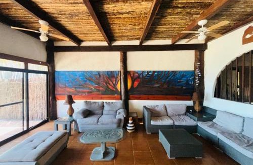 Zona Hotelera House | Chillaxing Beach Front House